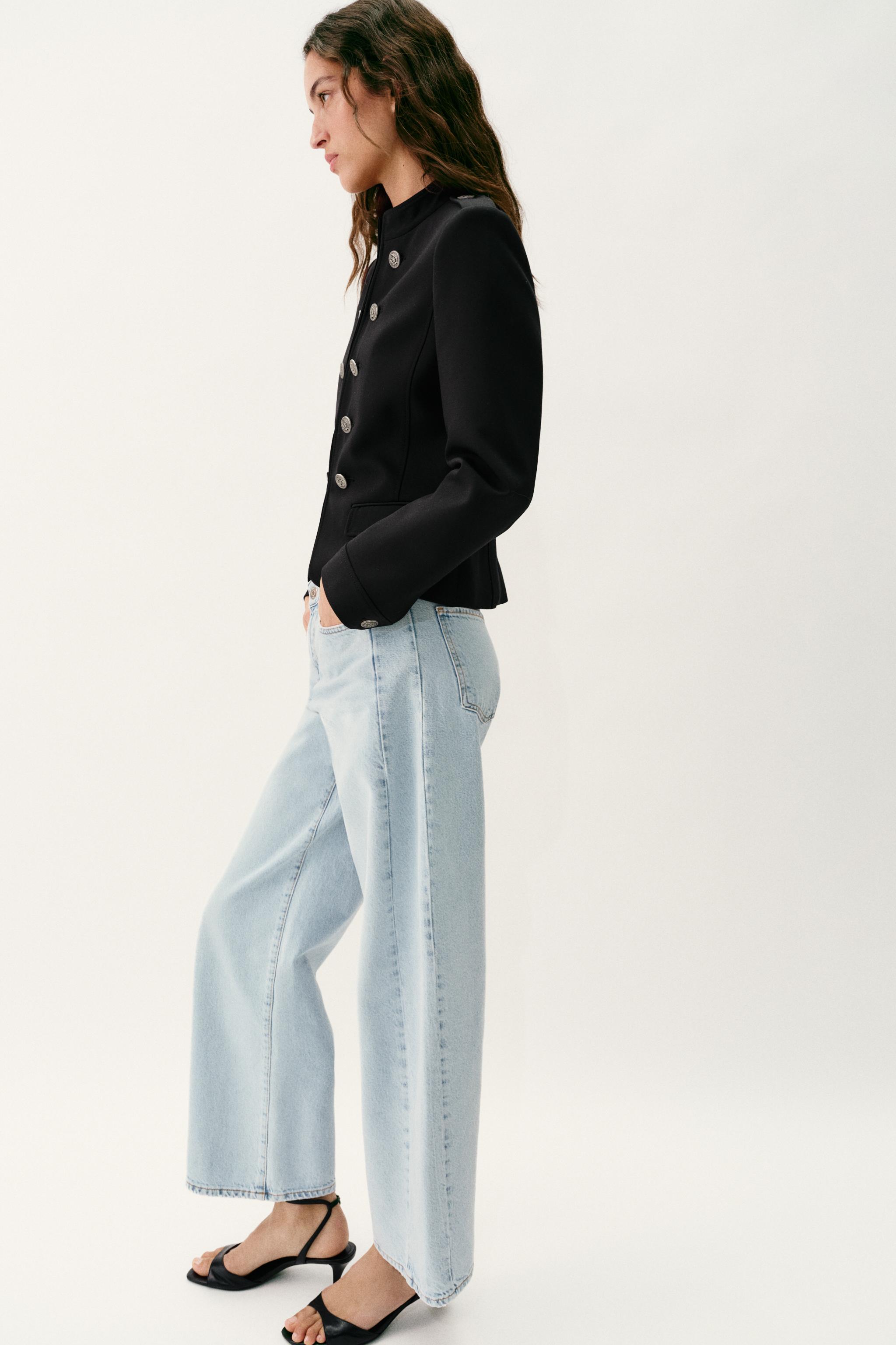 FITTED JACKET WITH SHOULDER PADS AND BUTTONS